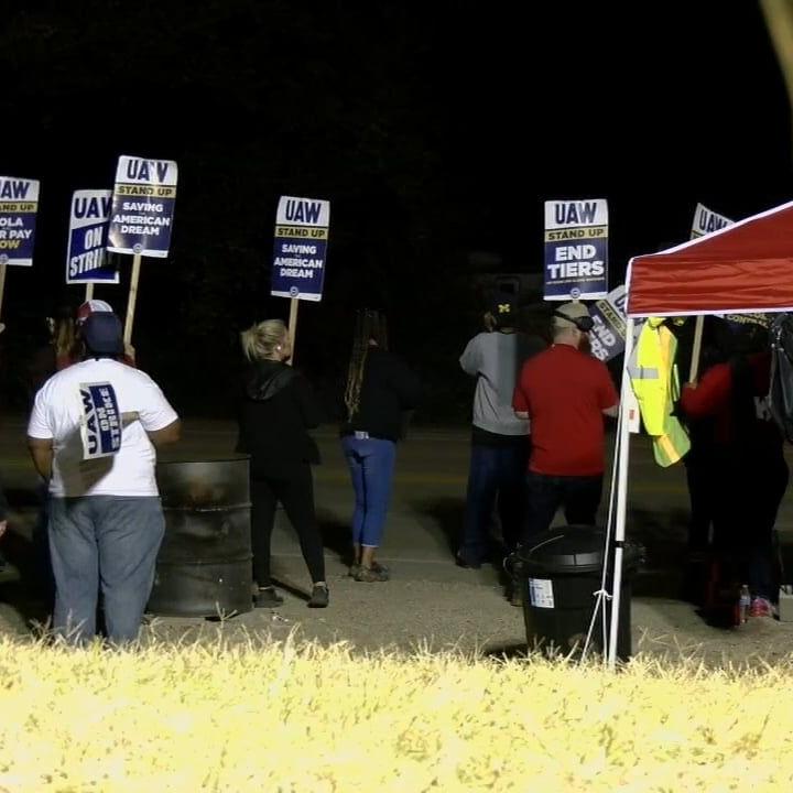 Ford, UAW reach 'historic' contract deal